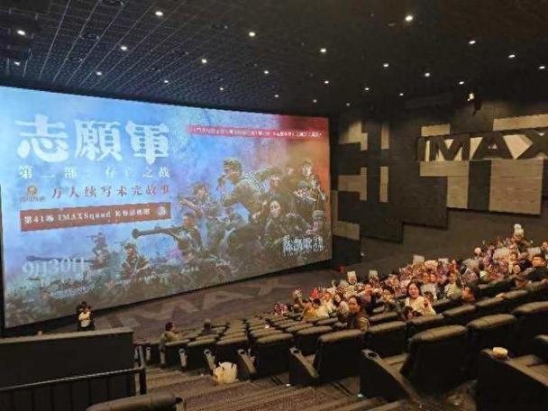 一边亲一边摸.的相关介绍