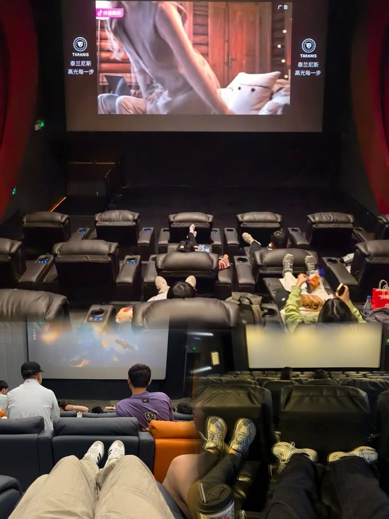 亚洲少妇23区私密生活实录：23区少妇的日常、时尚穿搭与情感故事分享