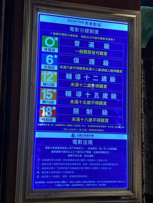 精品亚洲少妇穿搭指南：日常优雅与性感魅力融合，打造熟龄女性专属时尚风格