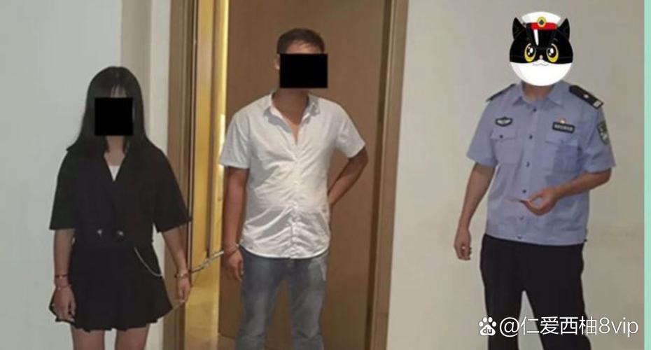 一边摸一边亲下面的相关介绍
