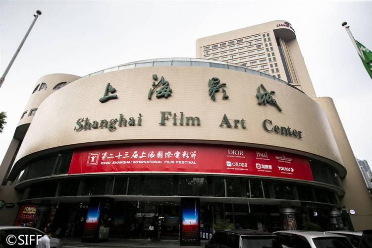 秋霞电影院网伦霞八妻子：在线观看剧情解析与经典片段回顾