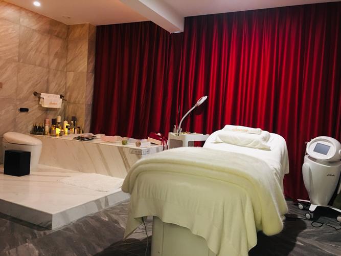 呻吟熟女酒店私密体验指南｜熟女主题情趣酒店推荐｜熟女约会氛围感酒店测评