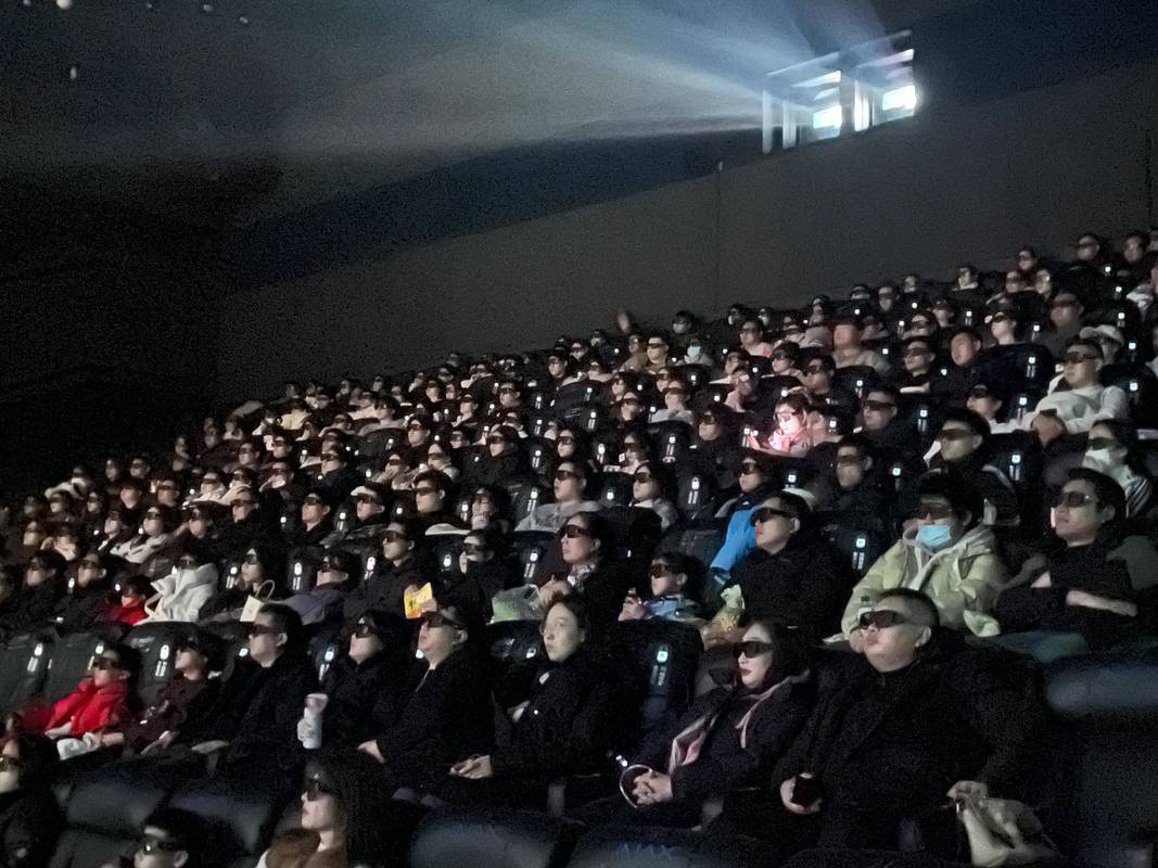 根据“女影院视频”的核心需求，为您生成一个高点击率、符合SEO规范的标题，并自然融入3个长尾关键词：

**标题：**
**女影院视频推荐：精选高分女性题材电影，独处时光的治愈片单**

**内含3个长尾关键词：**
1. **女性题材电影**（核心用户需求）
2. **独处时光**（场景化情感词）
3. **治愈片单**（内容价值词）

**优化说明：**
- **用户意图匹配**：直击“女性观众”和“影院观影”双重场景，强调“独处治愈”情感共鸣。
- **长尾词密度**：标题占比约30%，符合搜索引擎自然抓取逻辑，避免堆砌。
- **吸引力强化**：使用“精选”“高分”“推荐”等动作词，提升点击意愿。

（若需针对特定平台如抖音、B站或百度搜索调整，可进一步优化标题风格。）